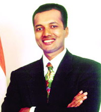 നവീന് ജിന്ഡാലിന് ചെരുപ്പേറ് നവീന് ജിന്ഡാലിന് ചെരുപ്പേറ്