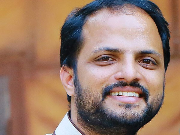 പുര കത്തുമ്പോള് വാഴവെട്ടരുത്