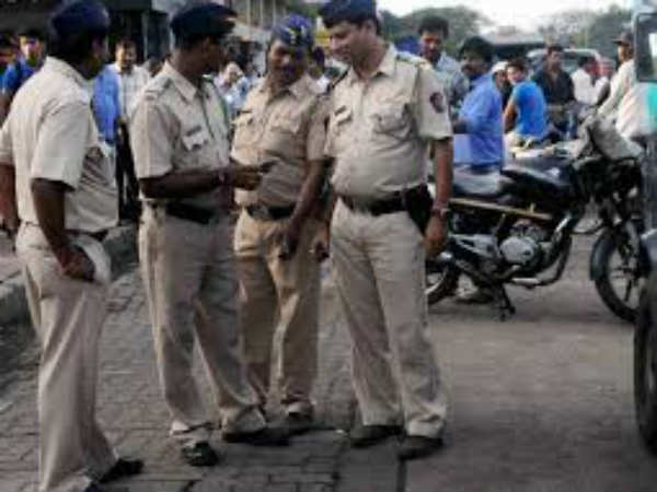പോലിസ് പണം പിടിച്ചെടുത്തു