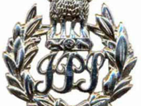 ഐഎഎസ് ഐപിഎസ് പോര്