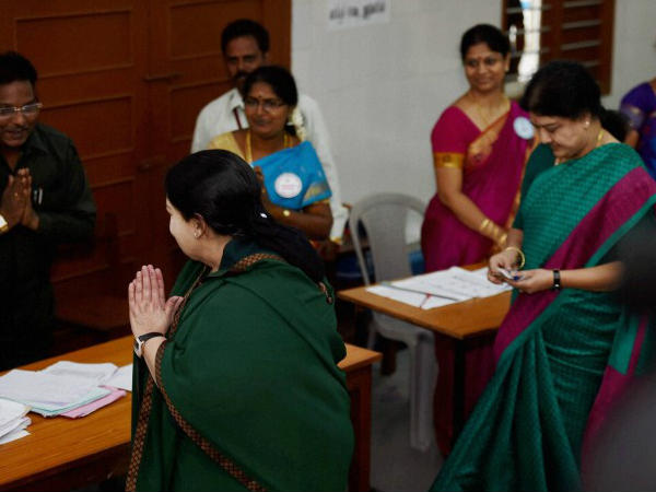 എപ്പോഴും കൂടെയുണ്ടായിരുന്നത് ശശികല