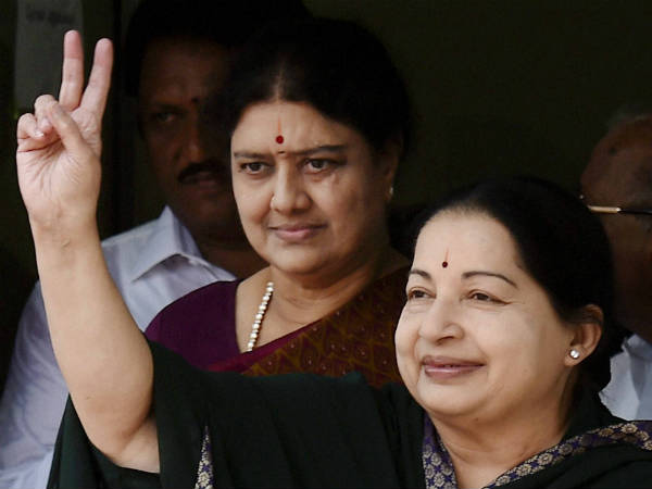 വന്നും പോയും ശശികല