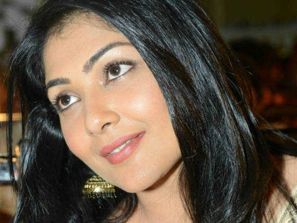 മോഹന്ലാലിനെ ചേര്ത്ത്