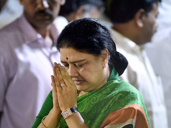 ഒപിഎസിനെ പഴിച്ച് ചിന്നമ്മ