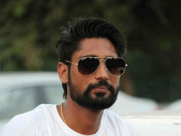 നടുറോഡില് കൊല