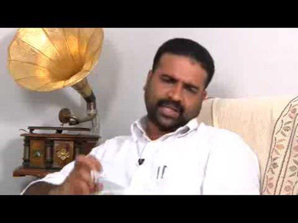 പടനയിക്കേണ്ടവര് പകച്ച് നില്ക്കുന്നു