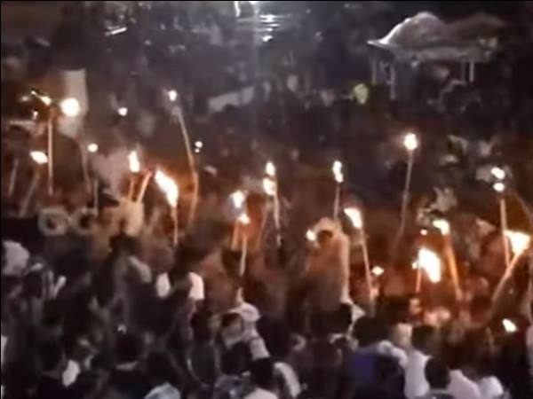 ഇതാണാ വരികൾ..
