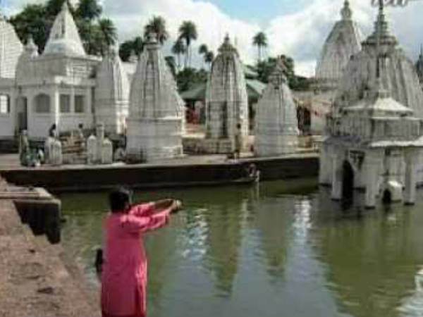 തെളിവുകളുണ്ടേ