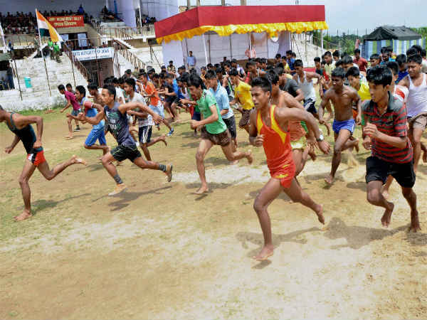 ഉദ്യോഗാര്ഥികളെ സമീപിച്ചു