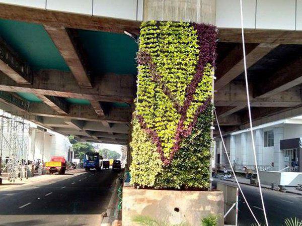 ദേ നില്ക്കുന്നു പൂന്തോട്ടം
