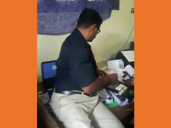 സ്വന്തമായി നോട്ടടി