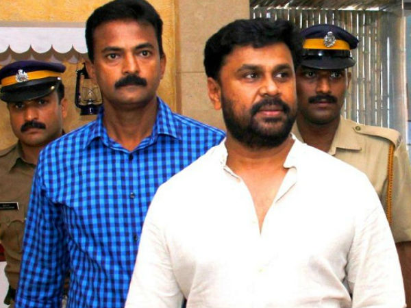 സിനിമാമേഖലയില് നിന്നുതന്നെ