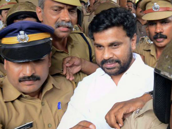 ഒബാമയും മോദിയും ഒക്കെ കൂടി വരുമോ
