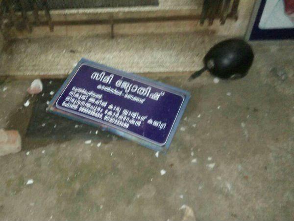 സിമി ജ്യോതിഷിന്റെ വീടിന് നേര്ക്കും