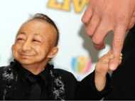 ഏറ്റവും പൊക്കം കുറഞ്ഞ മനുഷ്യന്‍ അന്തരിച്ചു