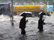 മഴപ്പന്തയം കൊഴുക്കുന്നു; ഒഴുകുന്നത് 25000 കോടി