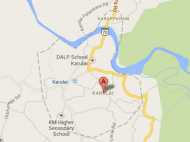 അമ്പലത്തിലെത്തിയ കാട്ടാന ദീപസ്തംഭം തകര്‍ത്തു