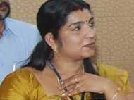 സരിതയുടെ വാഹനത്തിന് സൈഡ് നല്‍കാത്ത ടിപ്പര്‍ ഡ്രൈവര്‍ കസ്റ്റഡിയില്‍