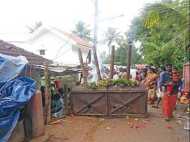 അന്ത്യവിശ്രമത്തിന് സ്ഥലമില്ല, പട്ടിക ജാതിക്കാരന്റെ ചിതയൊരുക്കിയത് റോഡരികില്‍