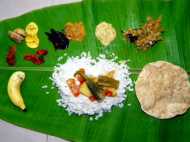 തിരുവനന്തപുരം മെഡിക്കല്‍ കൊളെജിലെ ഓപ്പറേഷന്‍ തീയേറ്ററില്‍ ഓണസദ്യ വിളന്പി, വീഡിയോ