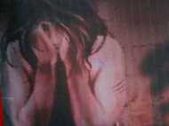 ഹോസ്റ്റലില്‍വെച്ച് പെണ്‍കുട്ടികളുടെ വസ്ത്രമഴിച്ചതായി ആരോപണം