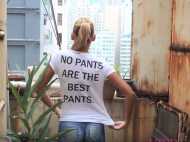 പാന്റ്സിടാതെ പൊതു നിരത്തില്‍ മോഡലിന്റെ നടത്തം... ആരും അറിഞ്ഞില്ല!!! വീഡിയോ കാണാം