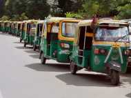 ഇത് എന്തിനുള്ള പുറപ്പാണ്?രാജ് താക്കറയുടെ  പ്രസംഗത്തിന് പിന്നാലെ അഞ്ജാതർ ഓട്ടോറിക്ഷ കത്തിച്ചു