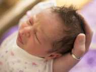 പോറ്റാന്‍ പണമില്ല;പ്രസവിച്ച ഉടനെ അമ്മ കുഞ്ഞിനെ ഓടയിലുപേക്ഷിച്ചു