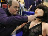 എയ്ഡ്‌സിനെ പേടിക്കേണ്ട, സെക്‌സ് റോബോട്ടുകളുമായി   വേശ്യാലയങ്ങള്‍ വരുന്നു...