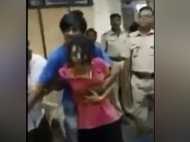 അടി, ഇടി, തൊഴി അതും പോലീസുകാരെ! 21 കാരിയെ അറസ്റ്റ് ചെയ്ത പോലീസുകാര്‍ പെട്ടുപോയി!!