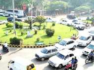 ''നേരേ പോടാ കുരങ്ങാ''... നാട്ടുകാര്‍ കേള്‍ക്കെ യുവാവിന് ഹോംഗാര്‍ഡിന്‍റെ തെറിവിളി