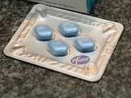 ബാലനാണ്.... പക്ഷെ വയാഗ്ര ഗുളികയ്ക്ക് അടിമയാണെന്ന് മാത്രം!!