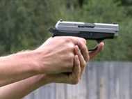 കാമുകന്റെ വെടിയുണ്ടയില്‍ നിന്നും യുവതിയെ രക്ഷിച്ചത് കഴുത്തിലെ ലോക്കറ്റ്