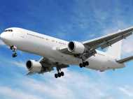 വിമാനത്തില്‍ നിന്ന് എമര്‍ജന്‍സി ഡോര്‍ വഴി എടുത്തുചാടി, യുവതിയ്ക്ക് സംഭവിച്ചത്!!!