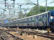 യൂബര്‍  ടാക്സി സംഭവം; വാഹനസൗകര്യം യാത്രക്കാര്‍ തിരഞ്ഞെടുക്കട്ടെ, റെയില്‍വേയും യാത്രക്കാര്‍ക്കൊപ്പം