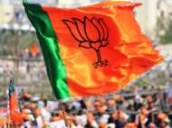 കൊടുങ്ങല്ലൂരില്‍ സംഘികളുടെ അഴിഞ്ഞാട്ടം..സിപിഎംകാരന്റെ പാതിമീശ വടിച്ചു..!!