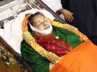 മരണശേഷവും തമിഴ്‌നാടിനെ ഭരിക്കുന്നത് ജയലളിത തന്നെ..ശവക്കല്ലറയില്‍ നിന്ന്...!! ഞെട്ടിക്കും.. !!