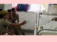 ആസിഡ് ആക്രമണത്തിന് ഇരയായ യുവതി ഗുരുതരാവസ്ഥയിൽ, അടുത്ത് നിന്ന് സെൽഫി എടുത്ത പോലീസുകാർക്ക് സസ്പെൻഷൻ !!