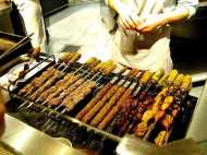 തട്ടുകടകൾ പഴയ തട്ടുകടകളല്ല!! എല്ലാം ബ്രാൻഡഡ് ആകുന്നു!! തൊഴിലാളികൾക്ക് യൂണിഫോം!!