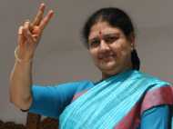 ദിലീപ് കൊതുകുകടി കൊള്ളുന്നു..ശശികല പട്ടുടുത്ത് പൊട്ടുതൊട്ട് വിലസുന്നു..! വീഡിയോ പുറത്ത്..!