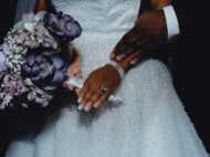 പാലായിലെ കല്യാണത്തിന് കൂട്ടത്തല്ല്.. ഭക്ഷണമെടുത്ത് ഏറ്.. വിരുന്നുകാർ ഓടിത്തള്ളി.. പൂരം പൊടിപൂരം..!