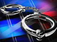 പൊതുനിരത്തിൽ സൈനികനെ മർദ്ദിച്ച വീട്ടമ്മ അറസ്റ്റില്‍; സ്ത്രീയുടെ  ചെവിപുകച്ച് സോഷ്യൽ മീഡിയ