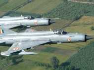 വിമാനത്തിന് ലാൻഡ് ചെയ്യാൻ റൺവേ വേണമെന്നില്ല, ഹൈവേ മതി, വ്യോമസേനയുടെ  അഭ്യാസം