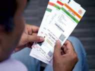വോട്ട് ചെയ്യാനും ആധാര്‍ മതി! തിരിച്ചറിയല്‍ രേഖയാക്കുമെന്ന് തിരഞ്ഞെടുപ്പ് കമ്മീഷന്‍, വോട്ടര്‍ ഐഡി!
