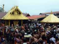 ശബരിമലയില്‍ പ്രവേശിക്കാന്‍ സ്ത്രീകള്‍ക്ക് ഇനിയും കാത്തിരിക്കണം, തീരുമാനം ഭരണഘടന ബഞ്ചിന്