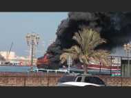 ഷാർജയിൽ ചരക്ക് ബോട്ടിന് തീപിടിച്ചു