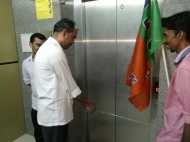 റെയിൽവേ സ്റ്റേഷനിലെ ലിഫ്റ്റ് യാത്രക്കാർക്കായി തുറന്നു കൊടുത്തു-രാഷ്ട്രീയ വൽക്കരിക്കാൻ ബിജെപി ശ്രമം