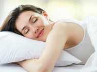 കാലുകള്‍ നെഞ്ചുവരെ ചുരുട്ടി വെച്ച് ഉറങ്ങുന്നവര്‍ എന്തു വെല്ലുവിളിയും നേരിടും! ഉറക്കം പറയുന്നത്