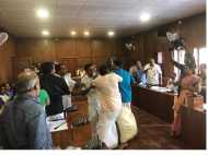 തളിപ്പറമ്പ് നഗരസഭ ബജറ്റ് അവതരണ യോഗത്തിനിടെ ഭരണ പ്രതിപക്ഷ അംഗങ്ങൾ തമ്മിൽ ഏറ്റുമുട്ടി