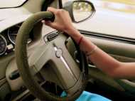 വാഹനപരിശോധന: ഭീഷണി മുഴക്കി  ഐപിഎസ് ഉദ്യോഗസ്ഥന്റെ മകൾ, ജോലിയില്‍ നിന്ന്  പുറത്താക്കുമെന്ന്!!